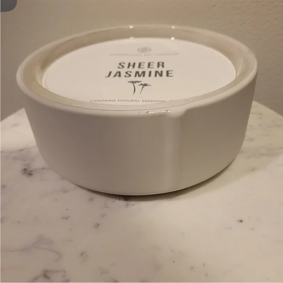 NWOT Chesapeake Bay Candle Sheer Jasmine 3-Wick Ceramic Candle - Picture 4 of 4